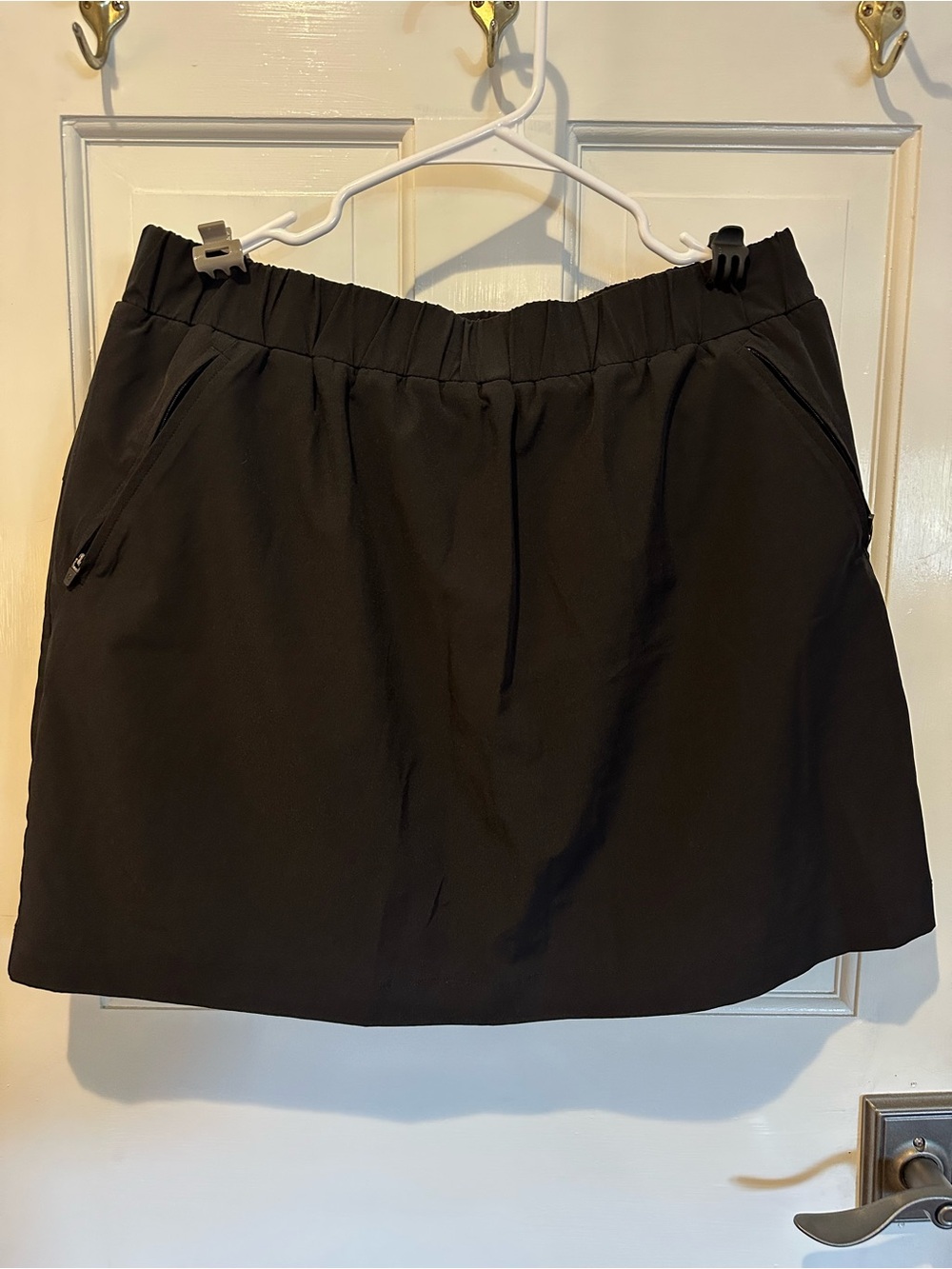 Lou & Grey Black Elastic-Waist Skort with Zip Pockets